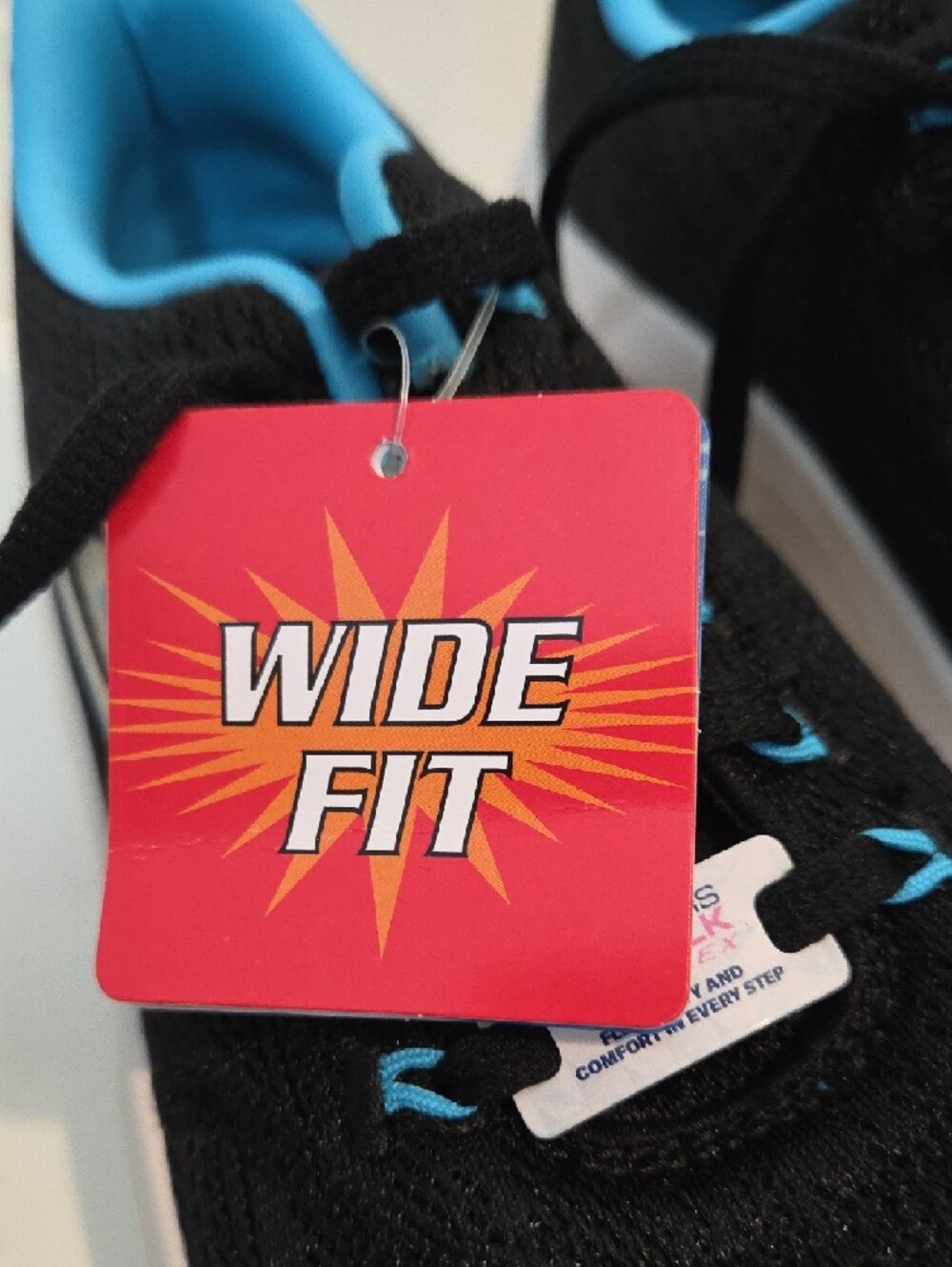 Skechers Womens Black with Bright Blue Trim Athletic Sneakers NWT Size 6.5W - Picture 6 of 7